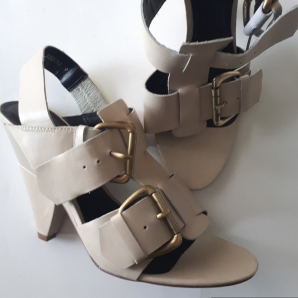Leather Triangular Heel Sandals with Buckles - Picture 6 of 9